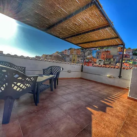 House With Dream Panoramic Terrace In The Heart Of Bosa, 80 Sqm With Bbq And Breathtaking View Bosa
